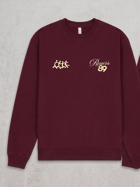 Face avant du pull Reyers89 : les figurines et le logo Reyers89 en crème